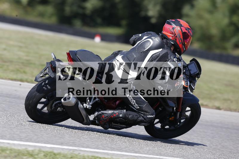 /Archiv-2025/49 26.08.2025 Cornu Master School ADR/gruen-vert/71